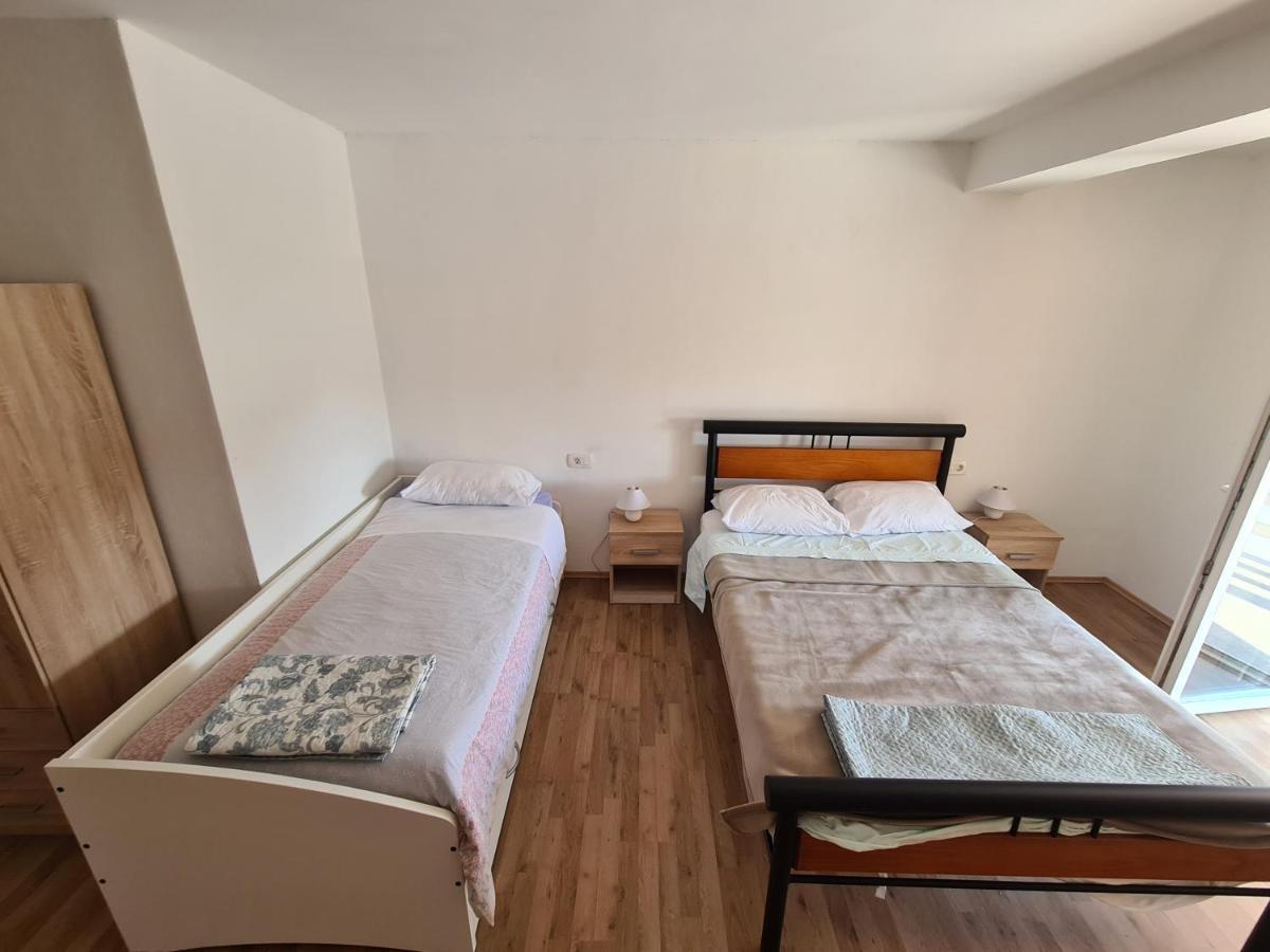 Apartman Senka Rogotin Apartamento Exterior foto